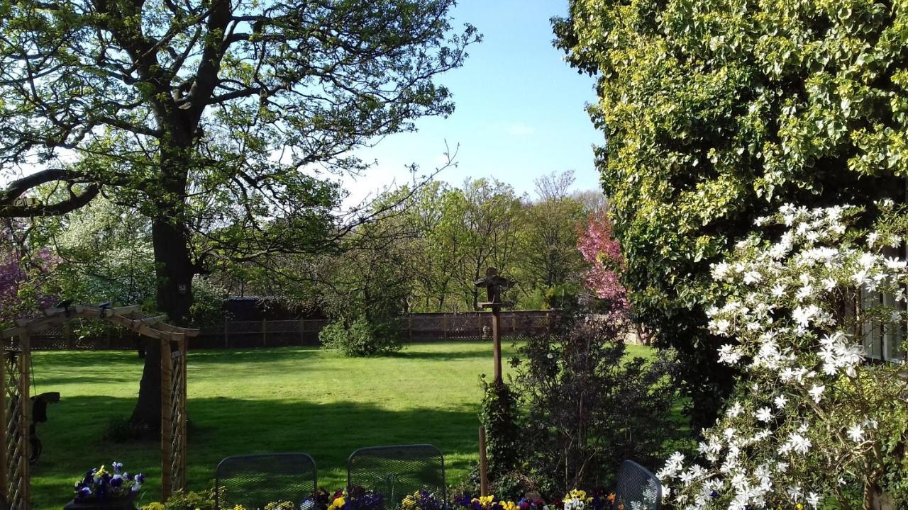 Heath House Bed & Breakfast Dewsbury Bagian luar foto